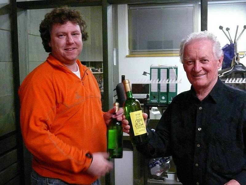 Cenu J. Nečase a klubové víno převzal Martin Hrbáč (vpravo).