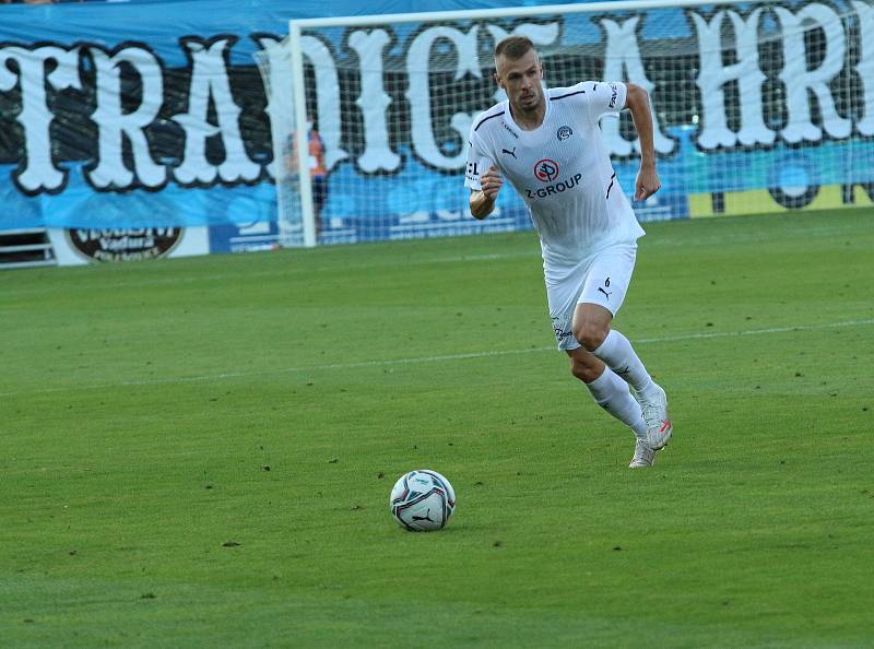 Fotbalisté Slovácka (bílé dresy) ve čtvrtek večer hostili  v odvetě Evropské konferenční ligy bulharský celek Lokomotiv Plovdiv.
