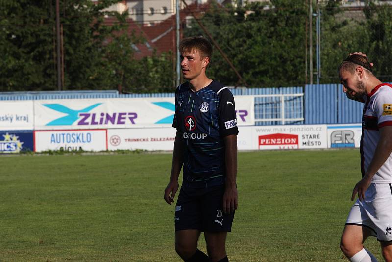 Fotbalisté Slovácka (modré dresy) v úterním přípravném zápase zdolali Zlaté Moravce 1:0.