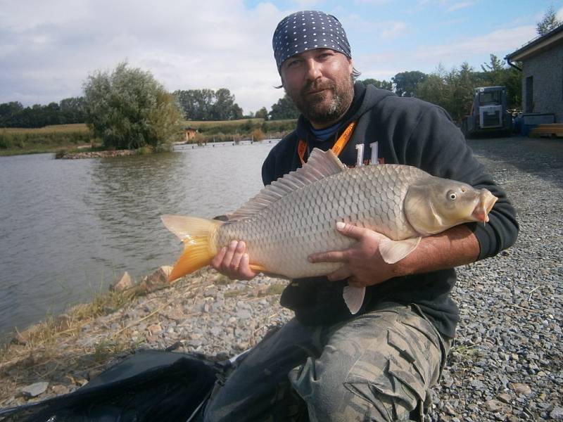 Soutěžní číslo 10 - Petr Slezáček, kapr, 77 cm, nevážen.