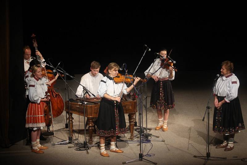 V sobotu večer se představilo na čtrnáctém ročníku Legend moravského folkloru na 151 účinkujících. Letošním tématem programu byly Vánoce na moravských horách.