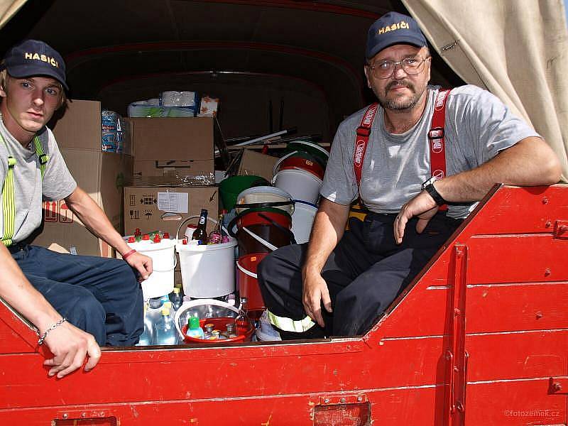 Humanitární pomoc Libereckému kraji poskytli stovky lidí z Vlčnova i okolních obcí.