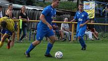 Fotbalisté Starého Města (žluté dresy) zdolali ve šlágru 4. kola I. B třídy sk. C domácí Ořechov 4:0.