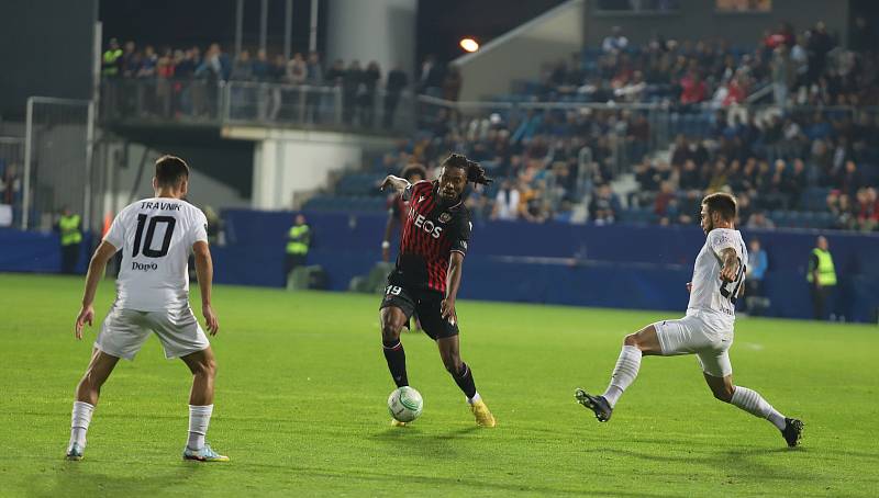 Fotbalisté Slovácka (bílé dresy) se ve čtvrtek večer utkali v Konferenční lize s francouzským Nice