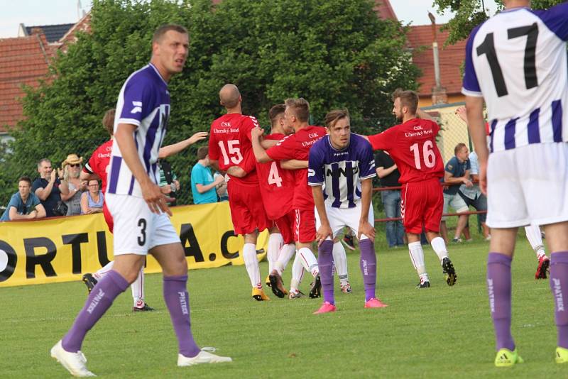 Uherský Brod - Hodonín 2:2 (0:1) Uherský Brod (v červeném).