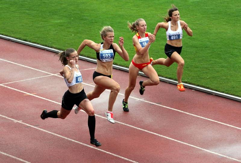 Hry VI. letní olympiády dětí a mládeže ČR ve Zlínském kraji. Atletika na atletickém stadionu v Uherském Hradišti.