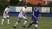 Fotbalisté Kunovic (modré dresy) prohráli v prvním zápase nové sezony doma s Těšnovicemi 0:3.