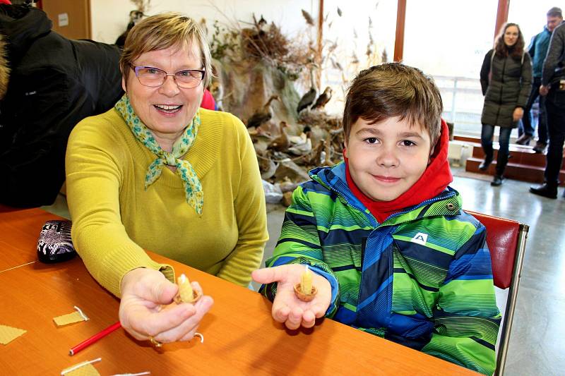 Losování pod vodní hladinou Živé vody obstaral potápěč