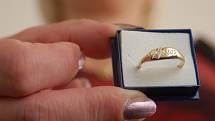 Takové zlaté prsteny dostane sedm desítek absolventů z Kunovic.