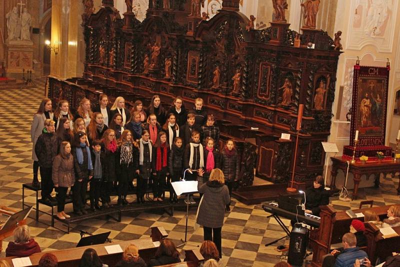 KONCERT PRO PAHOP. Ve velehradské bazilice oslavila benefičním koncertem ZUŠ Uherské Hradiště osmdesátileté jubileum.