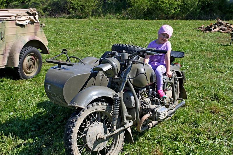 Den historické a vojenské techniky a oslava osvobození ve Strání