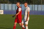 Fotbalisté Slovácka B (bílé dresy) ve středečním vloženém zápase 17. kola MSFL zdolali Viktorii Otrokovice 4:0.