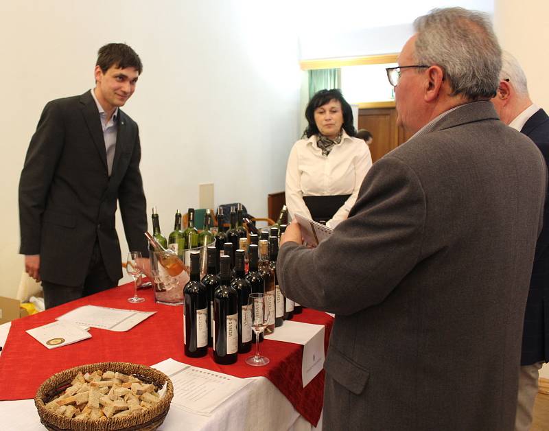 Tichá vína v hradišťské Redutě nabídla exkluzivní degustaci vzorků jedenácti vinařství.