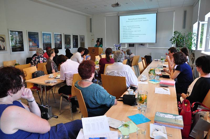 Etnografickou konferenci s názvem My a oni. Domácí a cizí v lidové tradici hostilo ve dnech 4. a 5. června Uherské Hradiště.