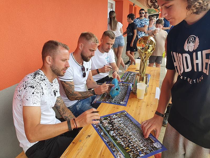 Fotbalisté Jalubí v sobotu slavili významné výročí devadesáti let od založení klubu.