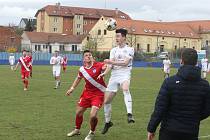 Fotbalisté Slovácka B ve 22. kole MSFL zdolali na hřišti v Kunovicích Frýdek-Místek 2:1.