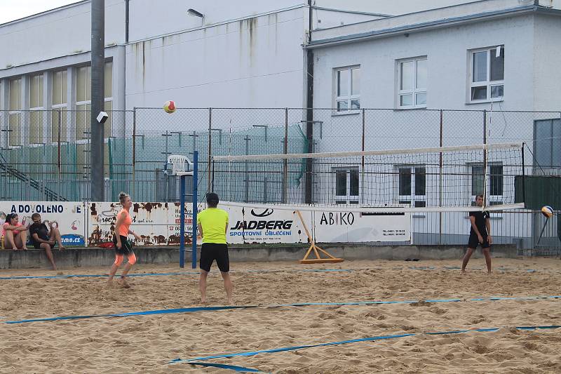 Sedmý ročník benefičního turnaje smíšených dvojic Afrika Beach Open v Uherském Hradišti.