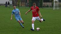 Fotbalisté Uherského Brodu (červené dresy) v 9. kole MSFL remizovali se Slováckem B 0:0.