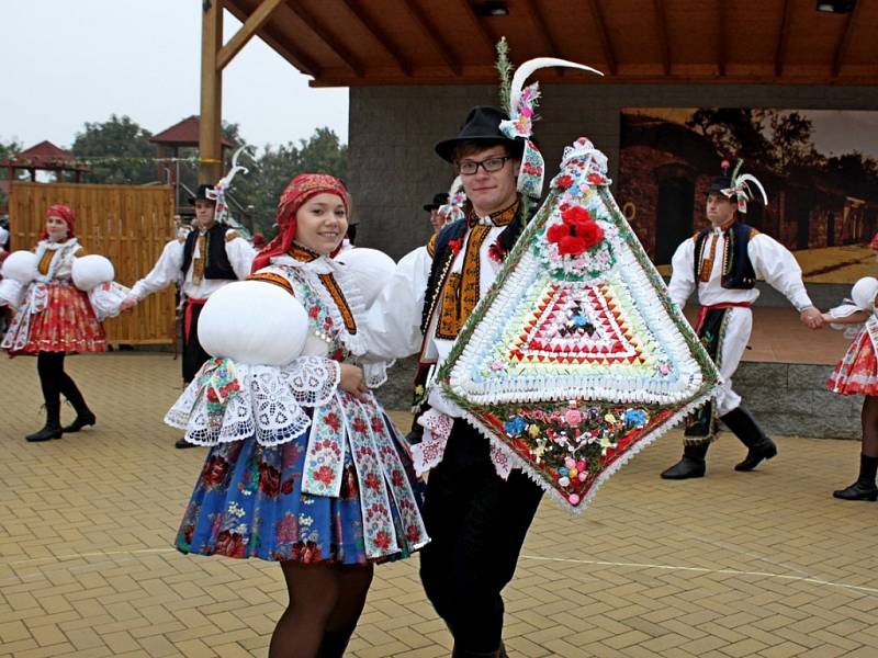 HODY MILÉ HODY. Sobotní veselí a pohodovou hodovou atmosféru v Polešovicích negativně neovlivnilo ani občasné mrholení. 