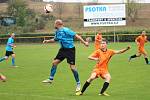 Fotbalisté Sušic (v modrém) podlehli Šumicím 0:2.