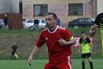 Fotbalisté Jalubí (žlutočerné dresy) v semifinále Poháru OFS Jarošovský pivovar zdolali Nedakonice 3:0.