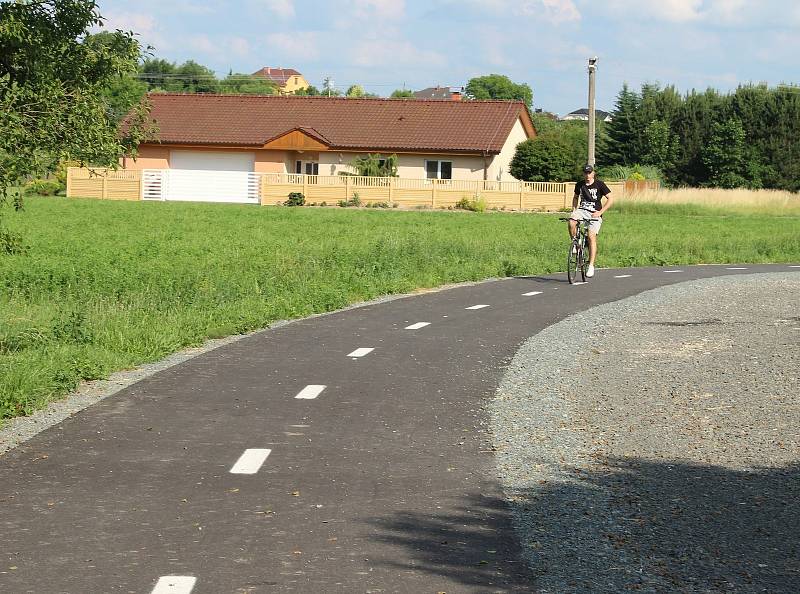 Nová cyklostezka spojila dvě sousední obce, Traplice a Sušice.