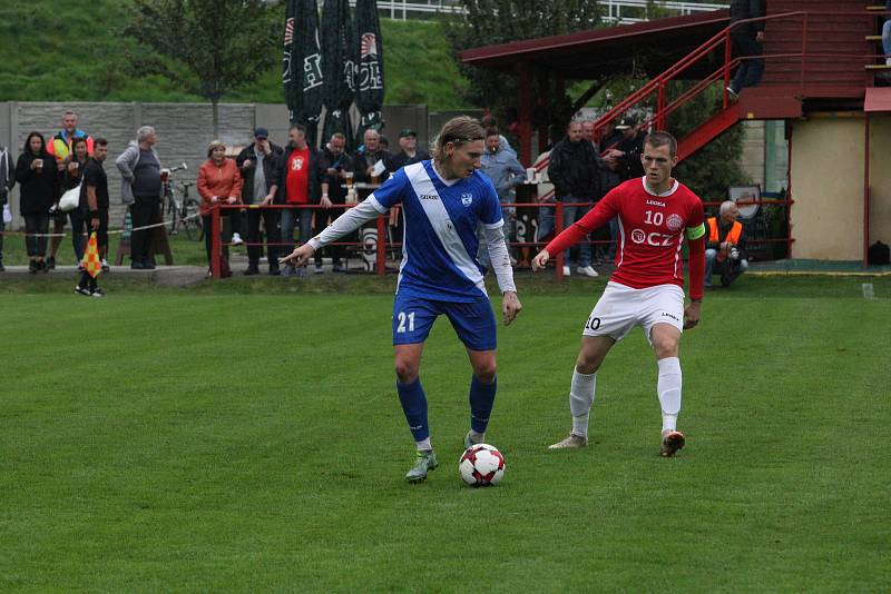 Fotbalisté Uherského Brodu (červené dresy) v 7. kole MSFL zdolali Frýdek-M9stek 2:1.