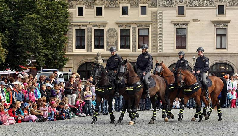 Den s Českou policií na Masarykově náměstí v Uh. Hradišti