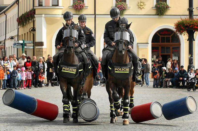 Den s Českou policií na Masarykově náměstí v Uh. Hradišti