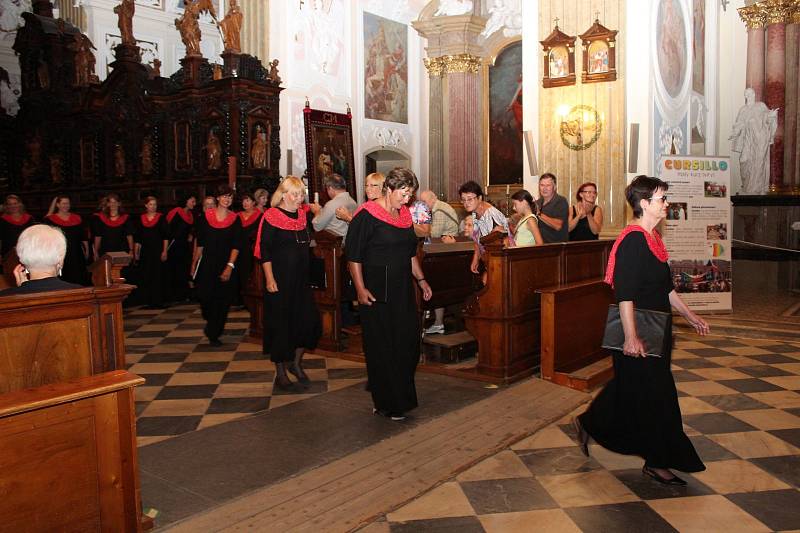 Pěveckému sdružení nechybí opravdové zapálení pro pěvecké umění.