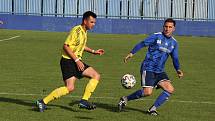 Fotbalisté Kunovic (žluté dresy) v 5. kole krajské I. A třídy skupiny B podlehli favorizovaným Zborovicím 1:2.