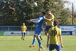 Sobotní utkání na Širůchu, kde se utkali fotbalisté domácího Starého Města (žluté dresy) s Ořechovem, skončil remízou 2:2.