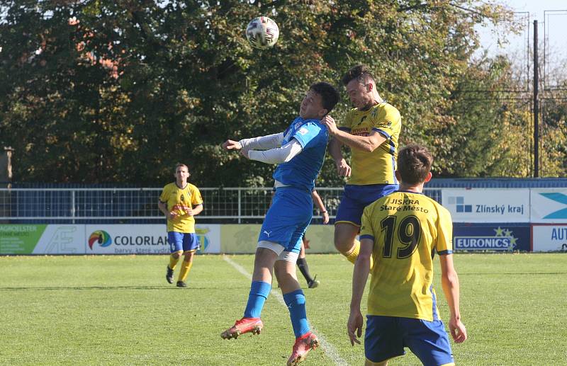 Sobotní utkání na Širůchu, kde se utkali fotbalisté domácího Starého Města (žluté dresy) s Ořechovem, skončil remízou 2:2.