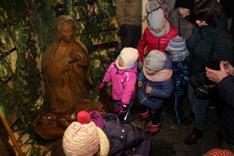 Čtenáři Slováckého deníku nakonec vánočnímu stromu na Masarykově náměstí v Uherském Hradišti vybrali jméno "Světluška".