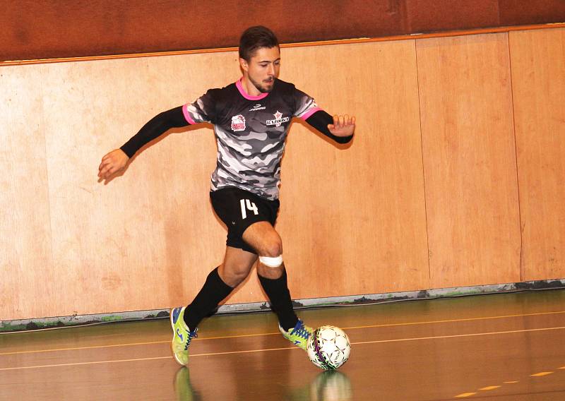 Futsalisté Bazooky CF Uherské Hradiště porazili jakubčovickou Baracudu 8:5 (3:1).