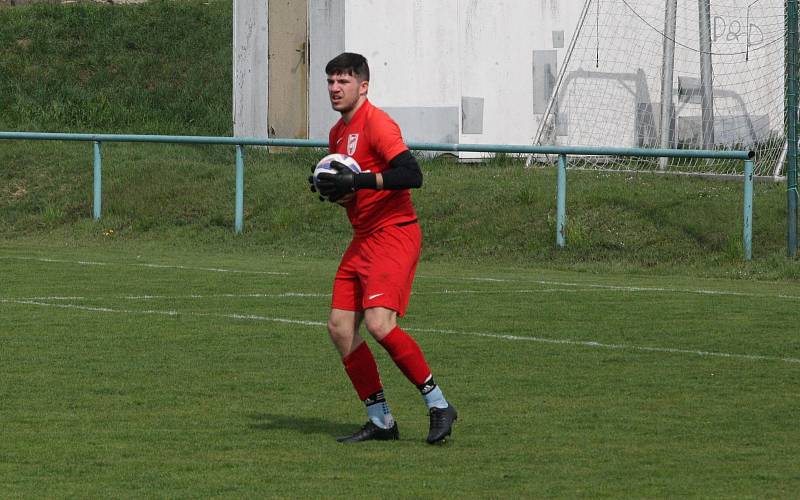 Fotbalisté Zlechova (zelené dresy) ve 20. kole krajské I. B třídy skupiny C přehráli doma Dolní Němčí 3:0.