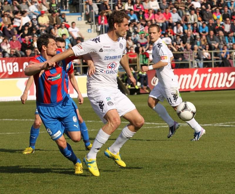 1. FC Slovácko - Plzeň. Zleva Marián Čišovský a Libor Došek.