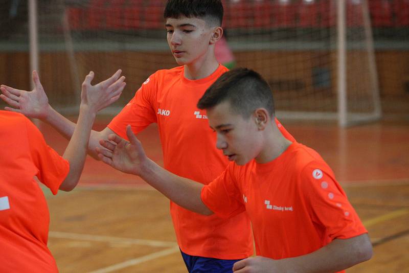 Fotbalové naděje Zlínska braly na halovém turnaji krajských výběrů starších žáků kategorie U14 v Hluku bronz.