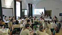 Sedmačtyřicet delegátů ze sedmi skautských středisek Uherskohradišťska se zúčastnilo okresního sněmu Junáka.