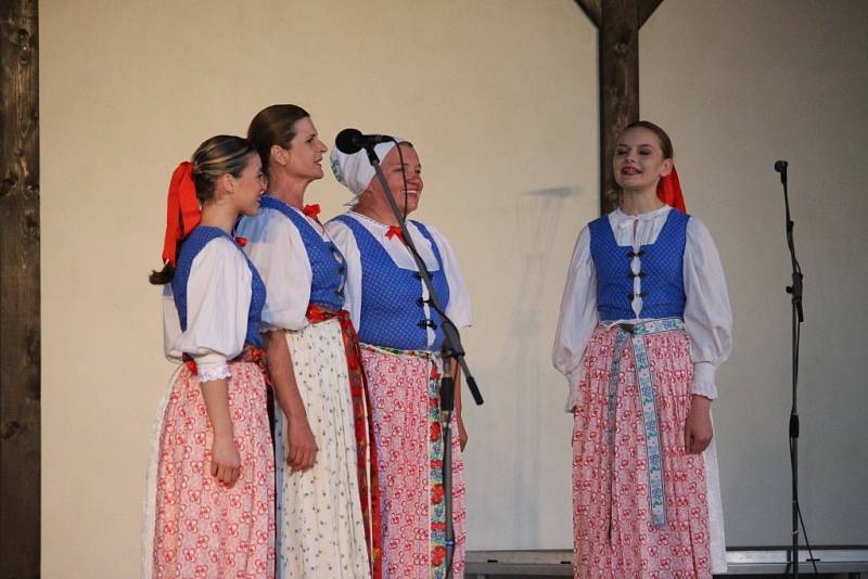 Dospělým hostem festivalu byl slovenský soubor Rozsutec