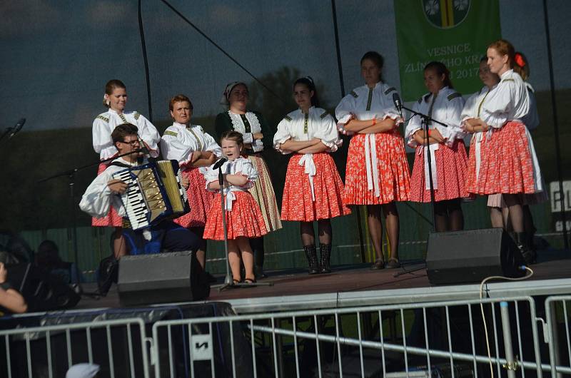 Návštěvníci Slavkova si ve dnech 10. až 12. srpna mohli dopřát kroje  hrající všemi barvami, tanečky a lidové písně znějící ze všech stran.