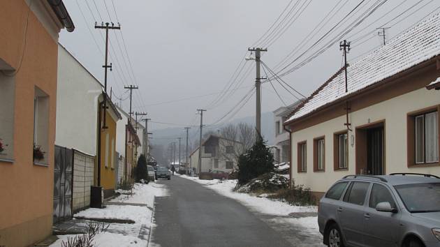 Déšť se sněhem způsobují náledí na silnicích Slovácka. 