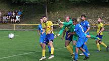 Fotbalisté Starého Města (žluté dresy) zdolali ve šlágru 4. kola I. B třídy sk. C domácí Ořechov 4:0.