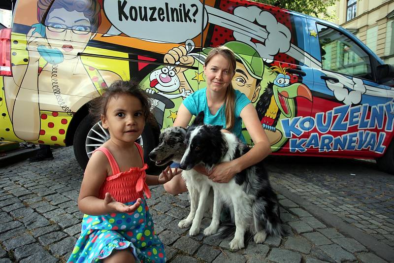 Magic festival 2018 v Uherském Hradišti. Kouzelné náměstí na Masarykově náměstí. Alena Smolíková a pes Foxi