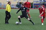 Fotbalisté Dolního Němčí (černé dresy) v zahajovacím utkání jubilejního dvacátého ročníku Gambrinus Cupu podlehli Mladcové 0:2.