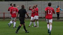 Fotbalisté Uherského Brodu (červené dresy) v 7. kole MSFL zdolali Frýdek-M9stek 2:1.