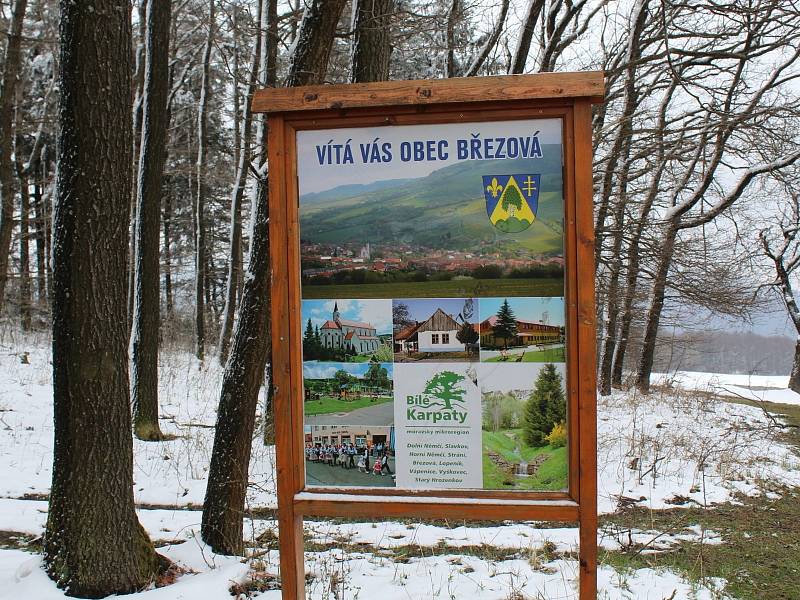 Prohlídka Březové, vesnice pod Velkým Lopeníkem na moravsko-slovenském pomezí.