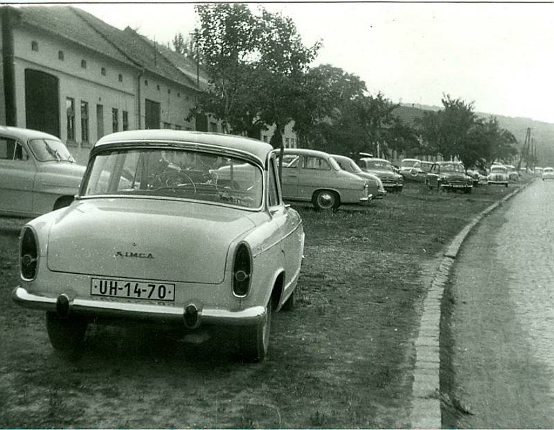 Dukla Praha v šedesátých letech přilákala do Vlčnova spousty fanoušků. Foto: archiv Antonína Zlínského