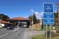 Policejní kontrola na hranici se Slovenskem ve Strání 4. října.