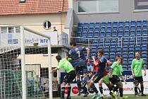 Fotbalisté Mařatic (modré dresy) a Popovic se v neděli dopoledne utkali na stadionu ligového Slovácka.